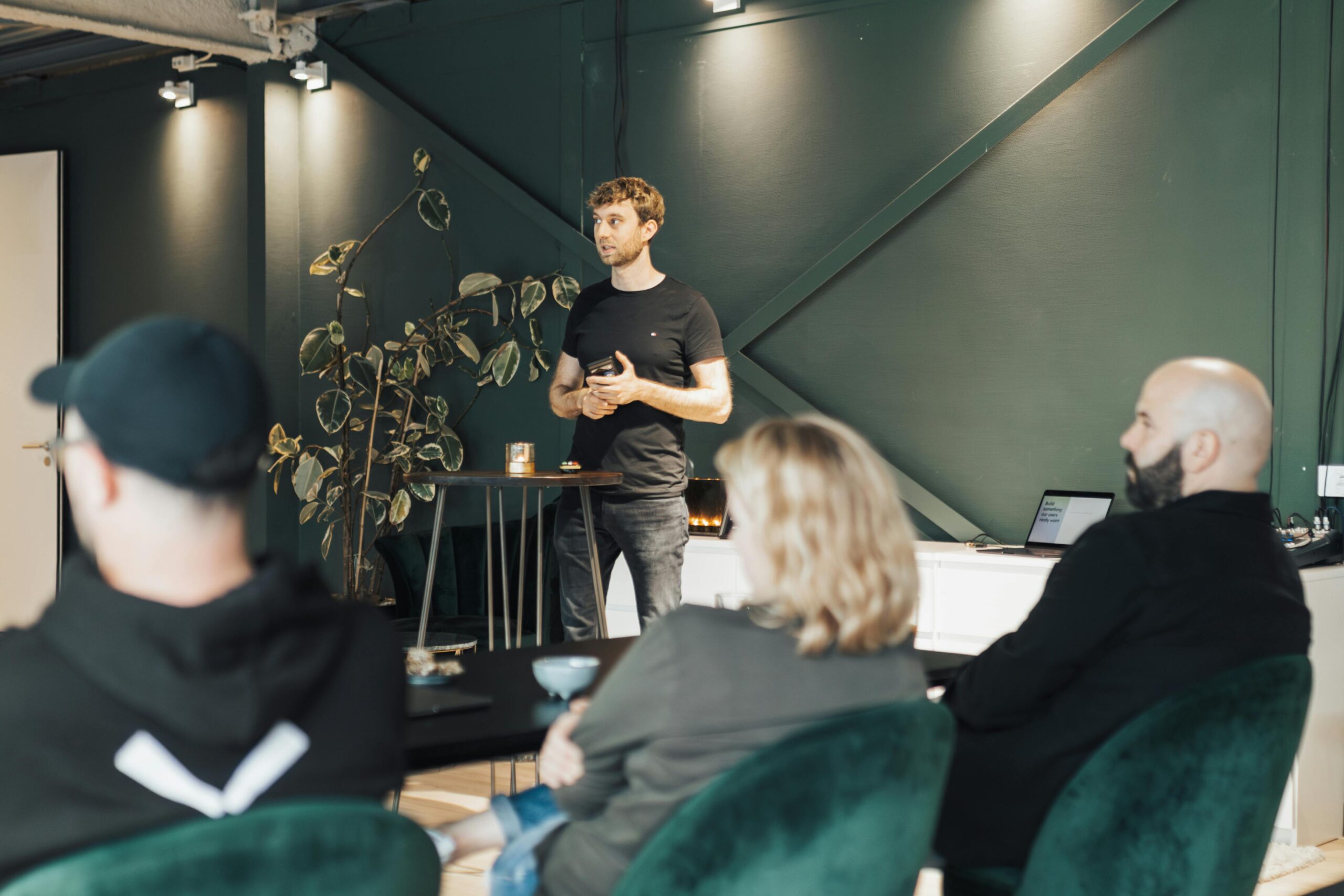 Jak wygląda współpraca z trenerem wystąpień publicznych krok po kroku